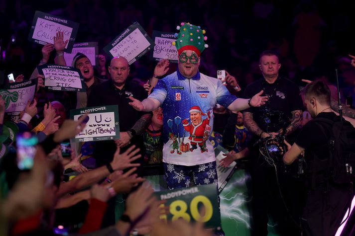 Ricky Evans mætti skrautlegur til leiks í fyrstu umferð heimsmeistaramótsins í pílukasti.