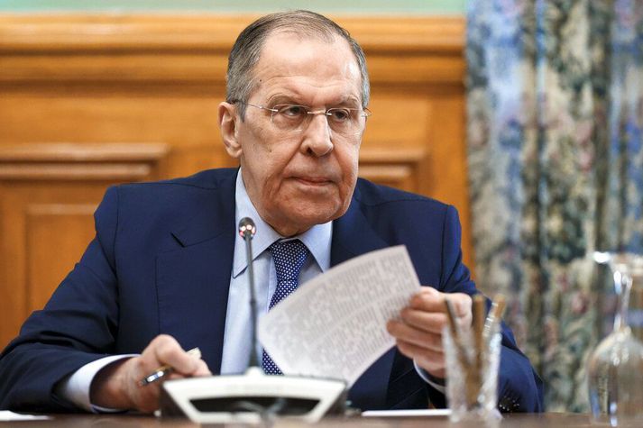 Sergey Lavrov, utanríkisráðherra Rússlands, líkti Bandaríkjamönnum við Hitler í dag og sagði aðra en Rússland hafa hótað kjarnorkuárásum.