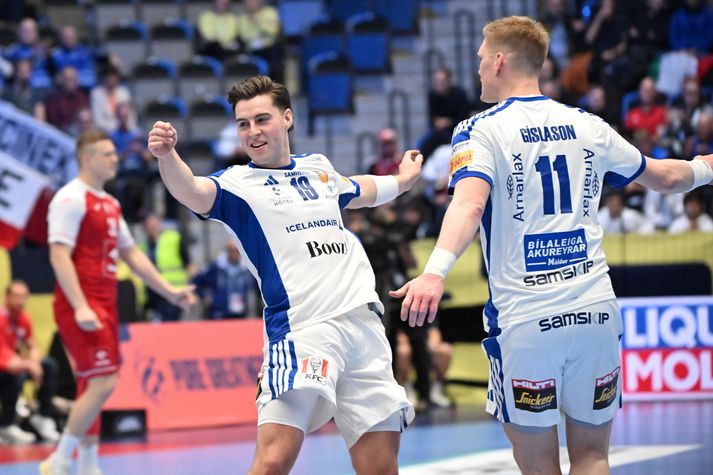 Orri Freyr Þorkelsson og Ýmir Örn Gíslason áttu báðir frábæran leik gegn Póllandi.