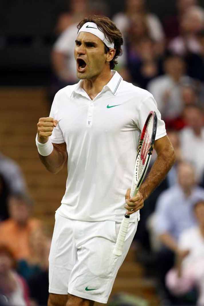 Federer fagnar í leikslok en leikurinn tók 204 mínútur eða um þrjá og hálfa klukkustund.