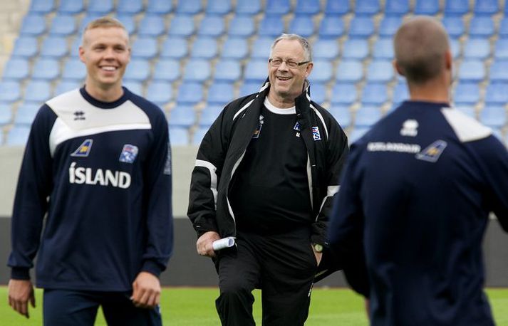 Það var létt yfir sænska landsliðsþjálfaranum á æfingu með landsliðinu fyrir leikinn.fréttablaðið/anton
