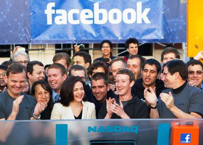 Það var glatt á hjalla hjá Mark Zuckerberg, forstjóra Facebook, og samstarfsfólki hans þegar Facebook var skráð á markað. Margt bendir til þess að skráningarverðið hafi verið alltof hátt.