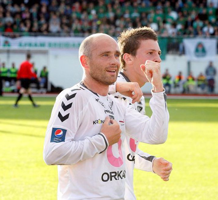 Tryggvi fagnar í gær.