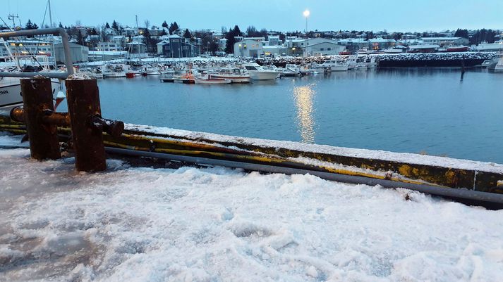 Báturinn sökk í Hafnarfjarðarhöfn í febrúar.