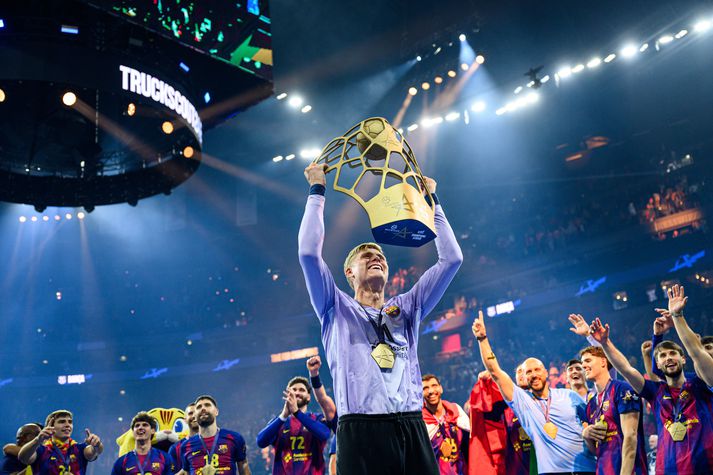 Viktor Gísli Hallgrímsson vann Meistaradeild Evrópu með Barcelona snemma í sumar.