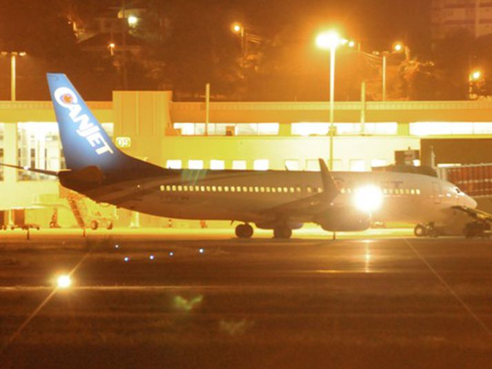 Boeing 737 þota CanJet í morgun.