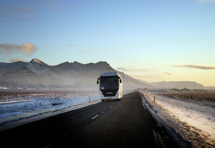 Það er hálka eða hálkublettir á flestum leiðum á Vesturlandi og Vestfjörðum.