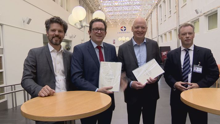 Við undirritunina á Landspítalanum í dag
