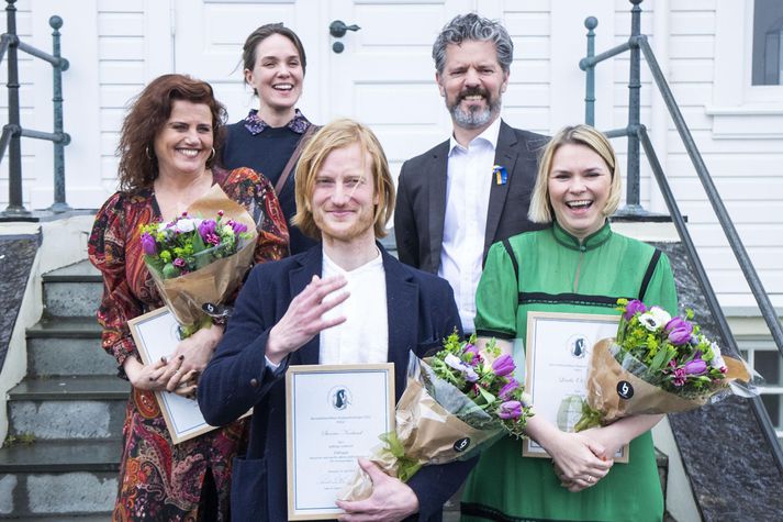 Barnabókaverðlaun Reykjavíkurborgar voru afhent í dag, síðasta dag vetrar, í Höfða.