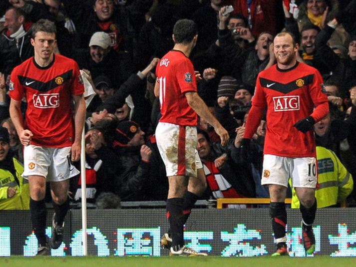 Wayne Rooney sést hér eftir markið sitt á móti City í vikunni.