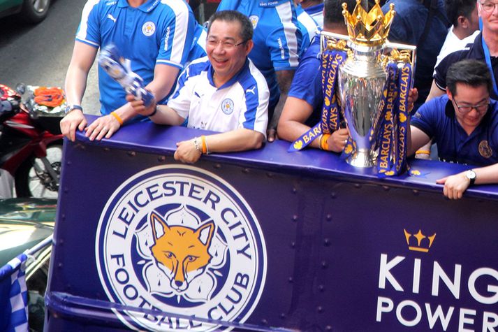 Srivaddhanaprabha fagnar hér enska meistaratitlinum með strákunum í Leicester.