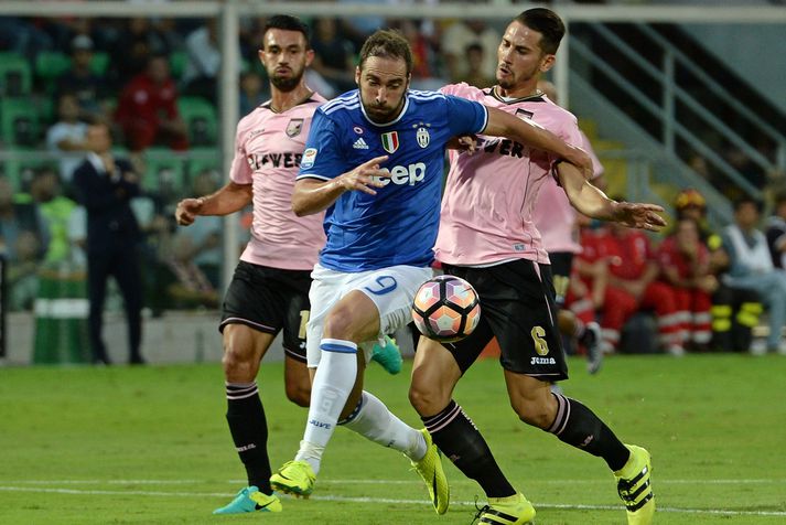 Higuain setti tvö mörk í leiknum gegn Empoli.