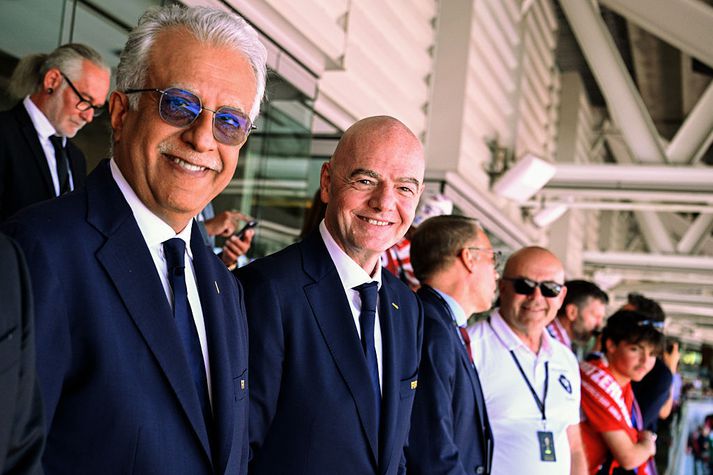 Sjeik Salman Bin Ebrahim Al Khalifa, einn varaforseta FIFA og forseti AFC, hefur mildað afstöðu sína gagnvart Gianni Infantino, forseta FIFA.