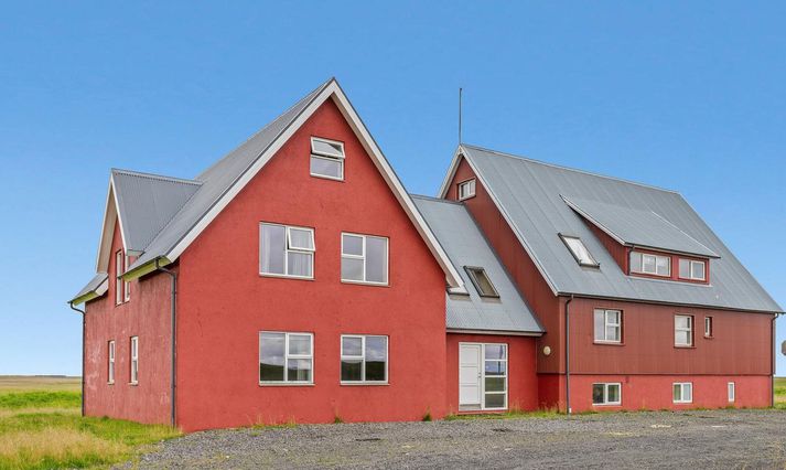 Um er að ræða tvö mannvirki á 3,5 hektara lóð.