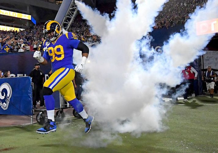 Það syttust í það að Aaron Donald og félagar í Los Angeles Rams hlaupi út á völl í fyrsta leik en áður verða þeir til umfjöllunar í „Hard Knocks“ þáttunum.