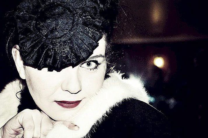 María Guðrún Rúnarsdóttir stendur í stappi við ókunnuga manneskju sem stelur ljósmyndum hennar af Facebook.