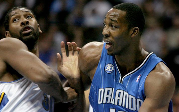 Dwight Howard og Nene í leiknum í nótt.