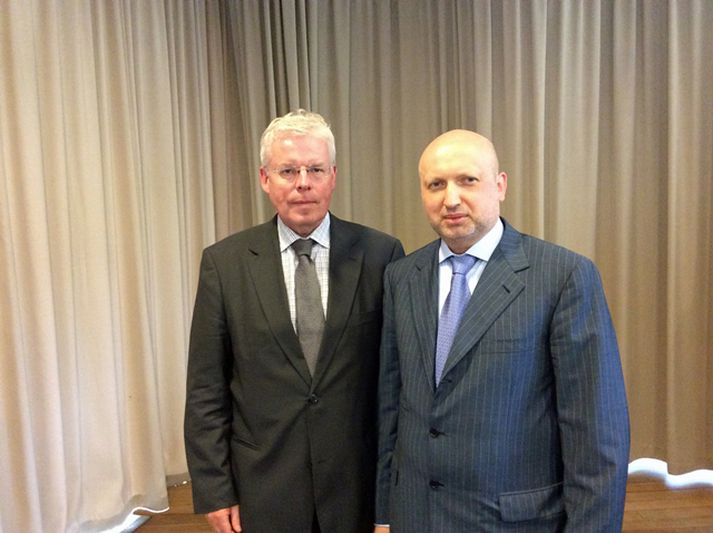 Einar ásamt Olexander Túrtsjínov á fundinum í dag.