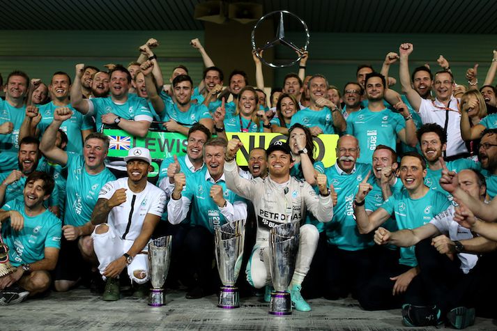 Mercedes liðið var nánast ósnertanlegt árið 2015. Hamilton er viss um að það haldi toppsætinu á komandi tímabili.