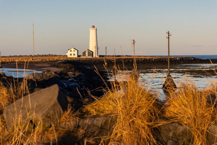 Sólin skín allan daginn þessa dagana en færir okkur litla hlýju. 