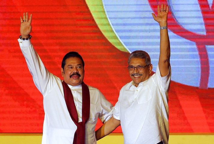 Mahinda Rajapaksa og bróðir hans Gotabaya Rajapaksa árið 2019.