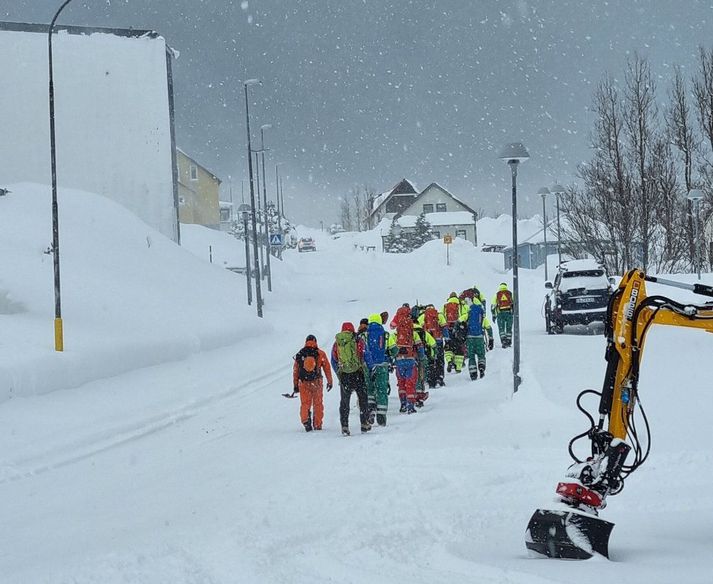 Viðbragðsaðilar hafa verið að störfum frá því á mánudag en nokkur þreyta er komin í mannskapinn að sögn lögreglustjóra. 