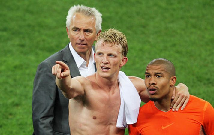 Bert van Marwijk með Dirk Kuyt og Nigel De Jong.
