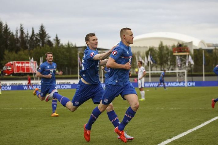 Jón Daði Böðvarsson og Kolbeinn Sigþórsson fagna marki þess síðarnefnda gegn Tékkum á Laugardalsvelli í júní.