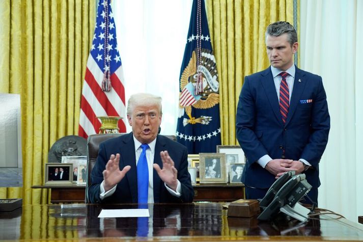 Donald Trump, forseti Bandaríkjanna, og Pete Hegseth, varnarmálaráðherra.