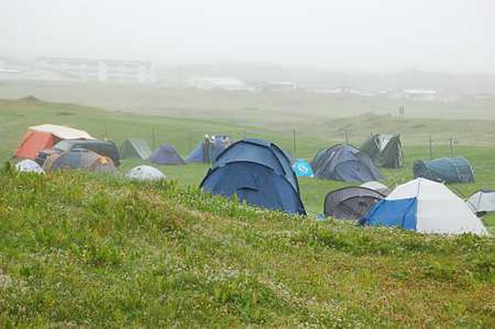 Mikið hvassviðri gekk yfir Vestmannaeyjar í nótt. Úrkoma er þó ekki mikil.