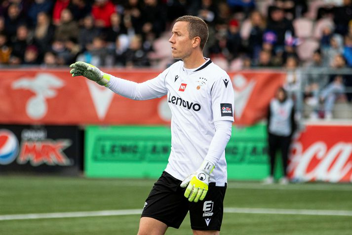 Hannes Þór Halldórsson hefur varið mark Vals með prýði síðustu ár en enginn virðist geta sagt með vissu að hann verði áfram hjá félaginu næsta sumar.