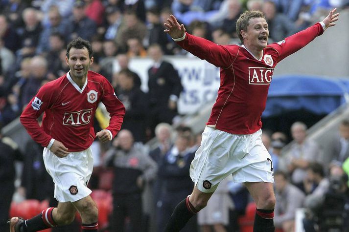 Ole Gunnar Solskjaer og Ryan Giggs fagna marki með Manchester United.