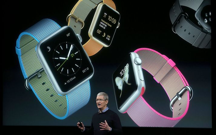 Tim Cook, forstjóri Apple, kynnir nýjustu útgáfu Apple Watch.