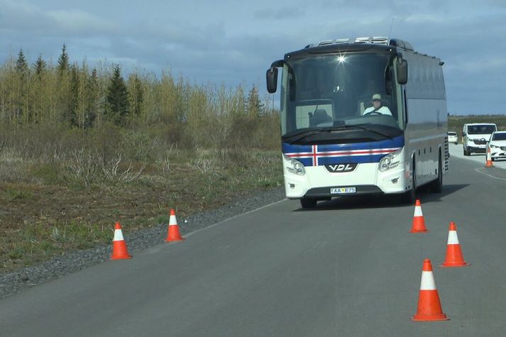 Lögreglan kyrrsetti rútuna þar sem bílstjórinn var ekki með öll tilskyld leyfi.