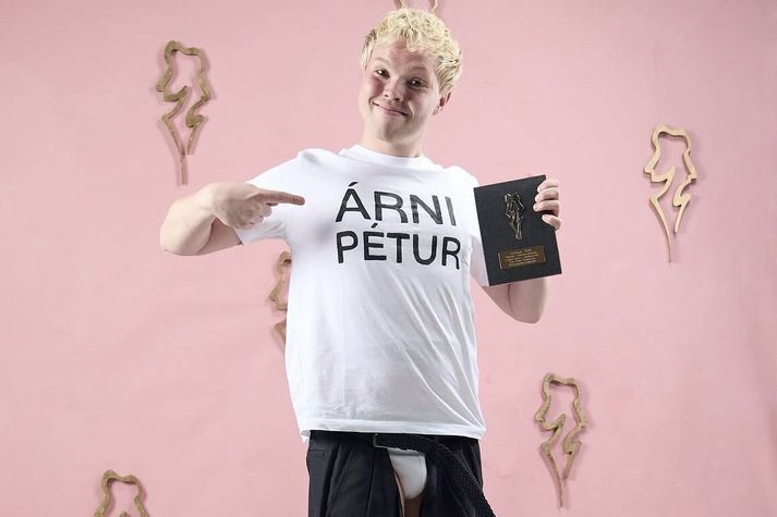 Egill Andra vakti athygli fyrir buxurnar sínar á Grímunni.