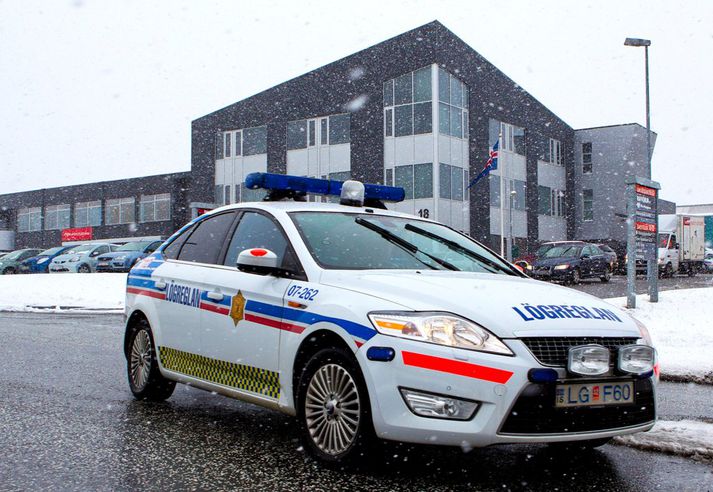 Hálka var talin hafa spilað inn í umferðarslys.