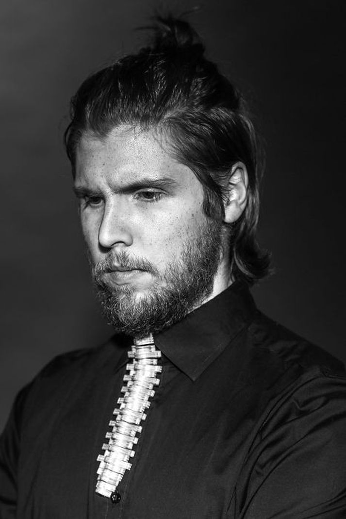 Jón Helgi Hólmgeirsson vöruhönnuður hannaði nýjustu fylgihlutalínu Hring eftir hring.