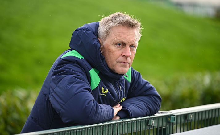 Heimir Hallgrímsson fylgist hér með æfingu írska kvennalandsliðsins í síðasta mánuði. Hann hefur að ýmsu að hyggja fyrir HM-umspilið í lok mars.