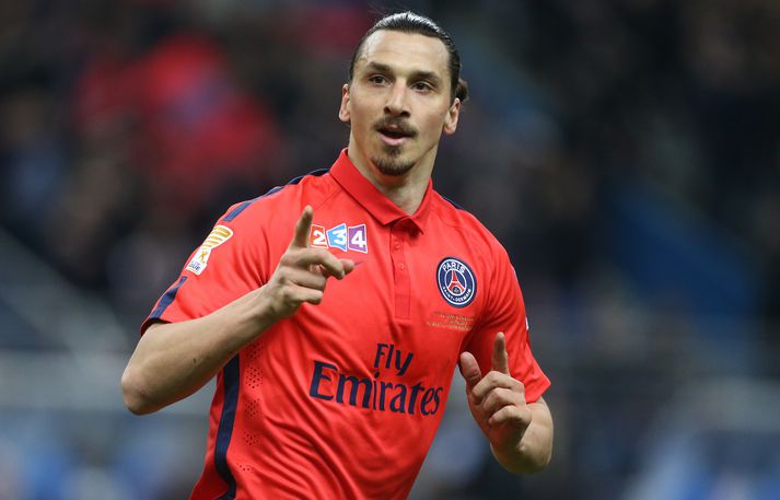 Zlatan fagnar öðru marki sínu í kvöld.