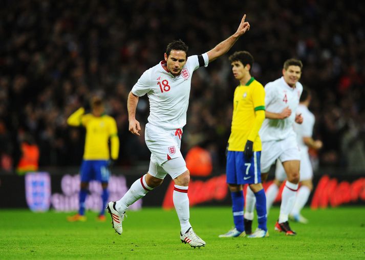 Lampard fagnar marki í landsleik.