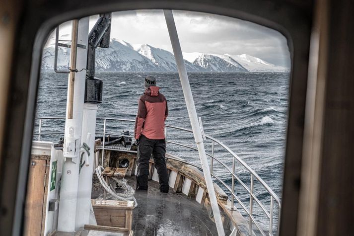 Í leit að hvölum. Garpur Elísabetarson ferðast aleinn um Ísland á tímum kórónuveiru.