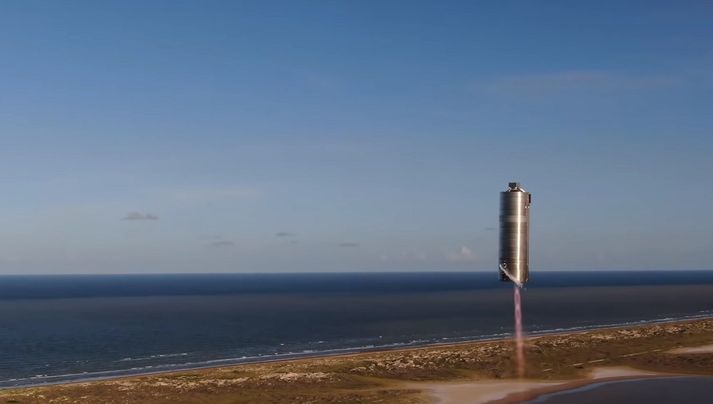 Starship á flugi yfir strönd Texas í Bandaríkjunum.