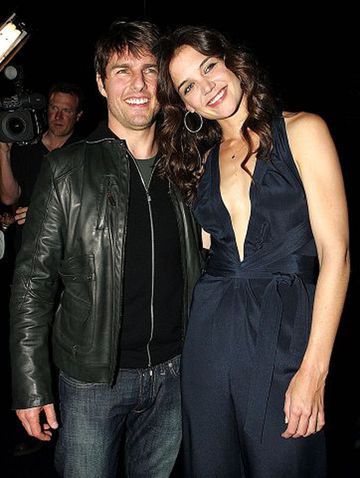 versla fyrir dreng Katie Holmes og Tom Cruise sáust á dögunum eyða tugþúsundum dollara í húsgögn inn í drengjaherbergi.