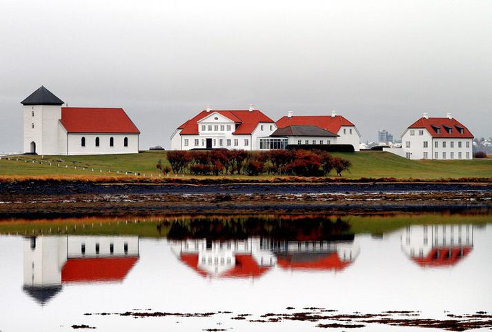 Forseti Íslands mun afhenda nýja heiðursviðurkenningu til þýðenda íslenskra bókmennta á Bessastöðum síðar í dag.