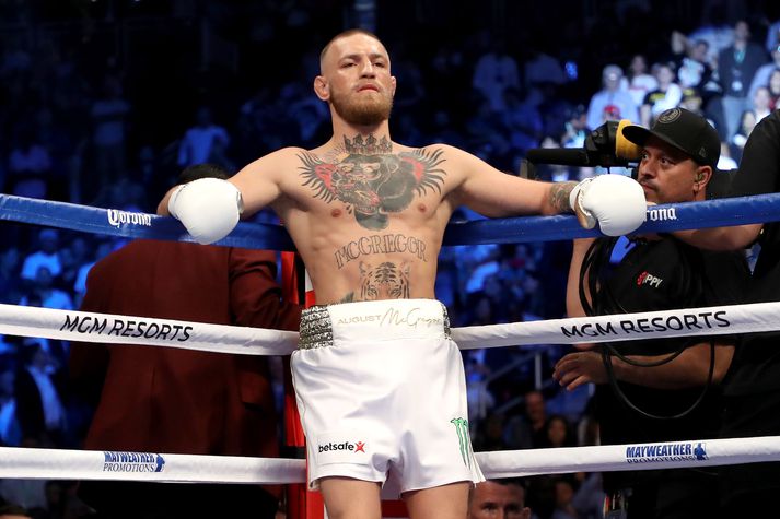 Conor fyrir fyrsta og eina hnefaleikabardaga sinn hingað til gegn Floyd Mayweather.