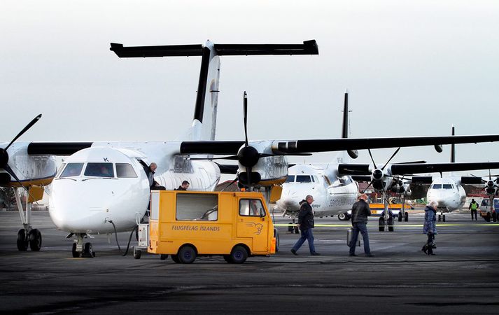 Tvær flugvélar flugu í morgun, önnur til Akureyrar og hin til Egilsstaða.