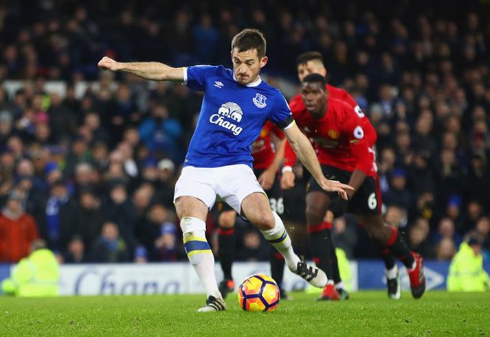 Leighton Baines skoraði úr vítaspyrnu og tryggði Everton mikilvægan sigur