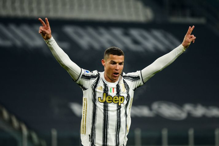 Cristiano Ronaldo og félagar í  Juventus verða vinna AC Milan í kvöld ætli þeir sér að verða ítalskir meistarar í vor.