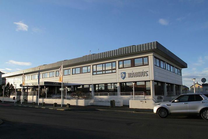 Z powodu groźby ewakuowano ratusz w Reykjanesbær
