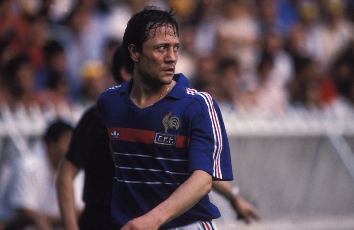 Bernard Lacombe sést hér í úrslitaleik EM 1984 þar sem Frakkar tryggðu sér Evrópumeistaratitilinn á heimavelli sínum í París.